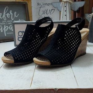 Ladies Sophia Taylor black wedges size 7 1/2 back is Velcro closure worn once